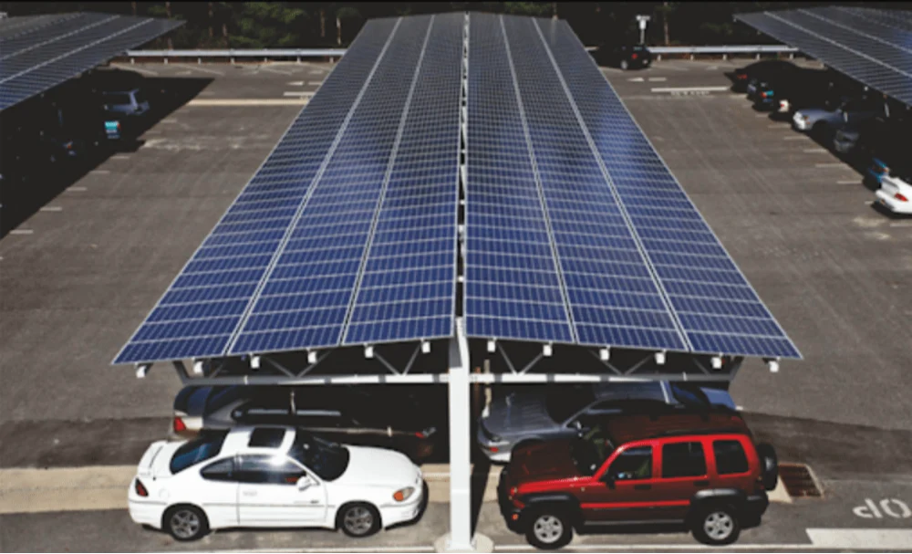 Carport solar com carros — eletromobilidade
